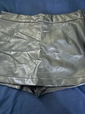 Black Faux Leather Women's Skort - Sleek Pleated Front